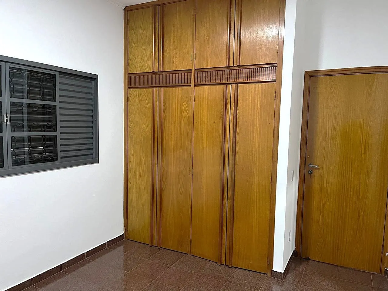 Casa com 4 quartos para aluguel, 280m² — foto 10 de 23