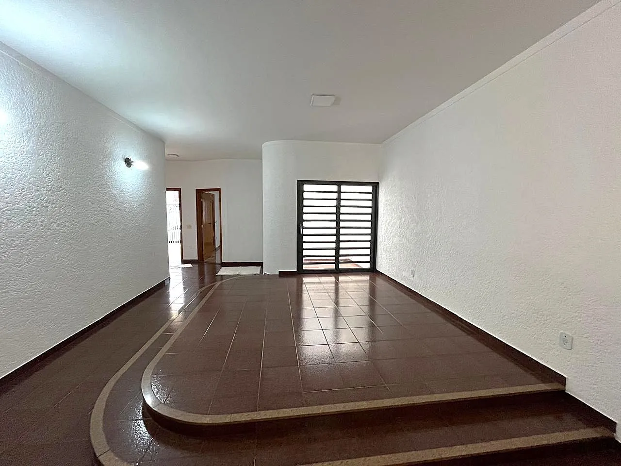 Casa com 4 quartos para aluguel, 280m² — foto 5 de 23