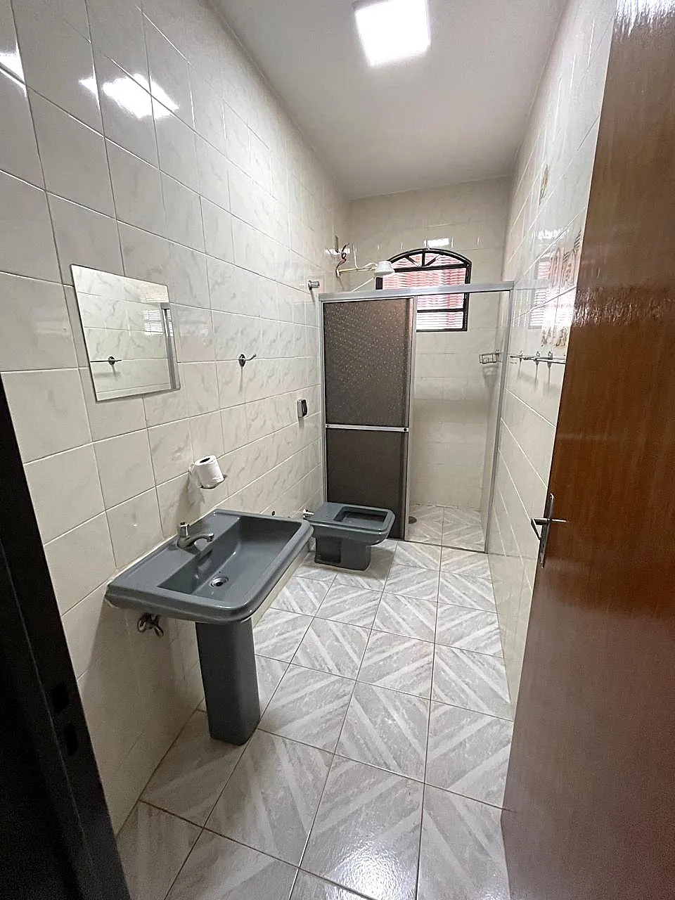 Casa com 4 quartos para aluguel, 280m² — foto 18 de 23