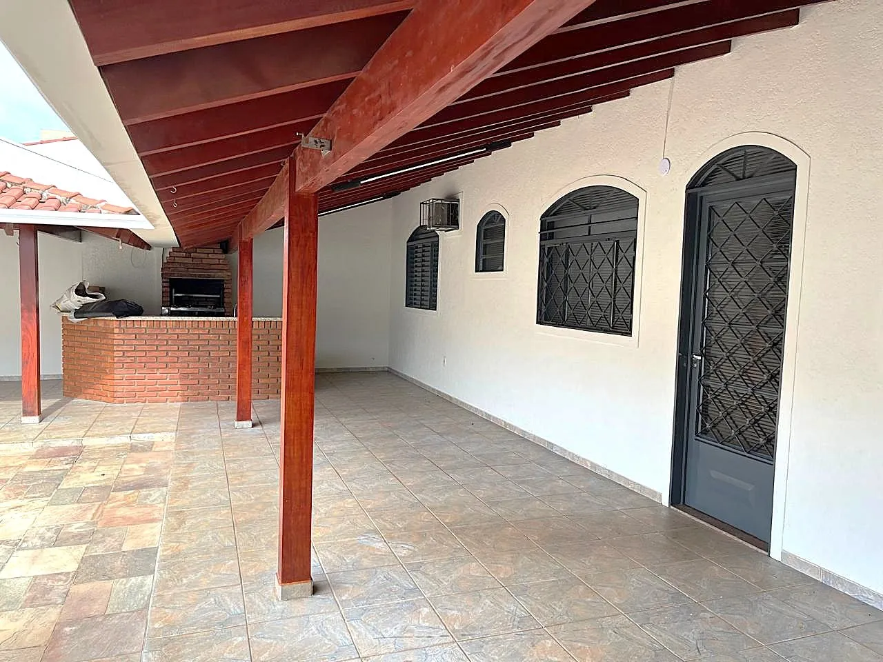 Casa com 4 quartos para aluguel, 280m² — foto 13 de 23