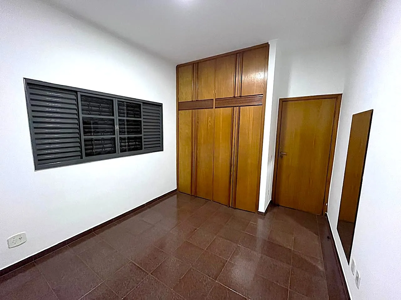 Casa com 4 quartos para aluguel, 280m² — foto 11 de 23