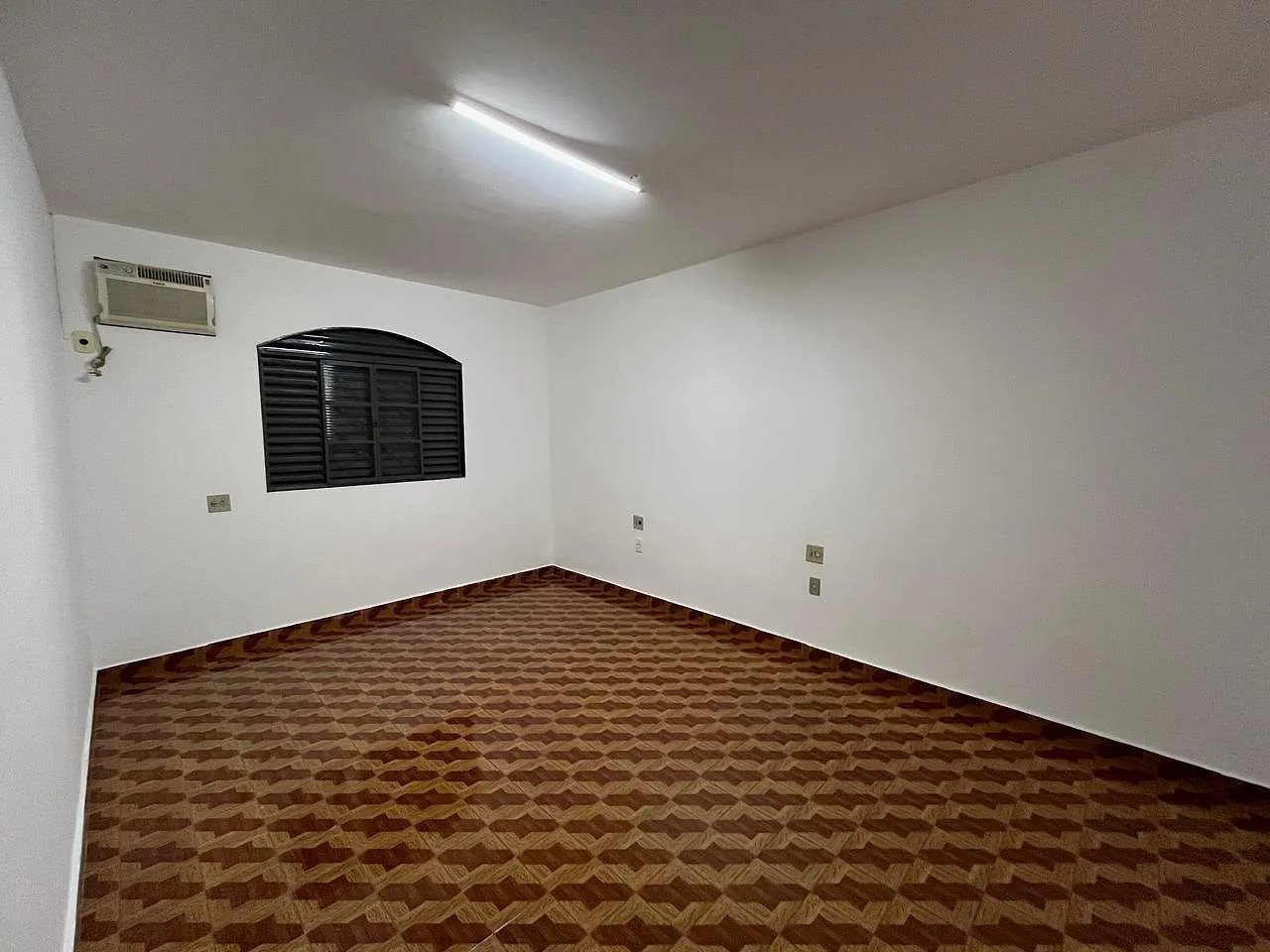Casa com 4 quartos para aluguel, 280m² — foto 19 de 23