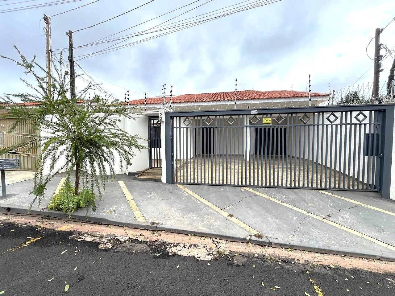 Casa com 4 quartos para aluguel, 280m² — foto 1 de 23