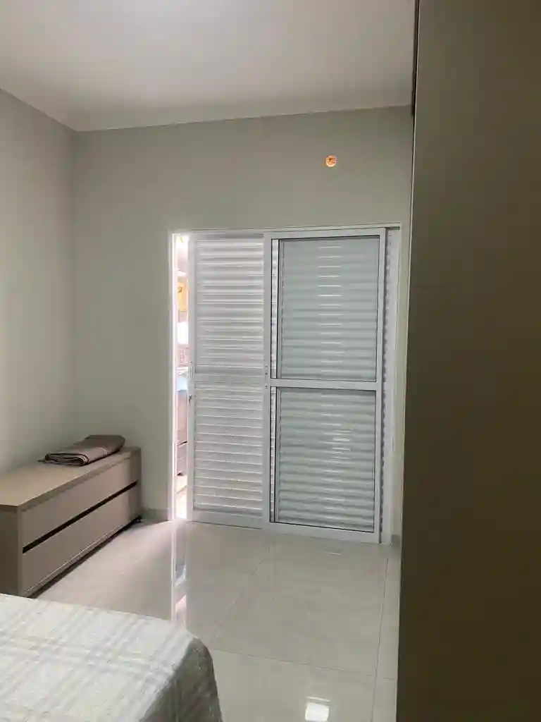 Casa com 3 quartos à venda, 180m² — foto 2 de 30