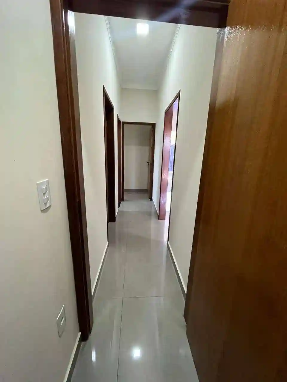 Casa com 3 quartos à venda, 235m² — foto 2 de 7