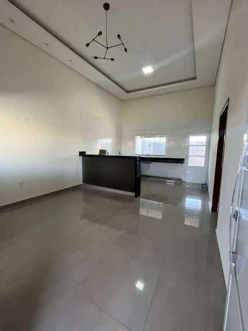 Casa com 3 quartos à venda, 235m² — foto 1 de 7