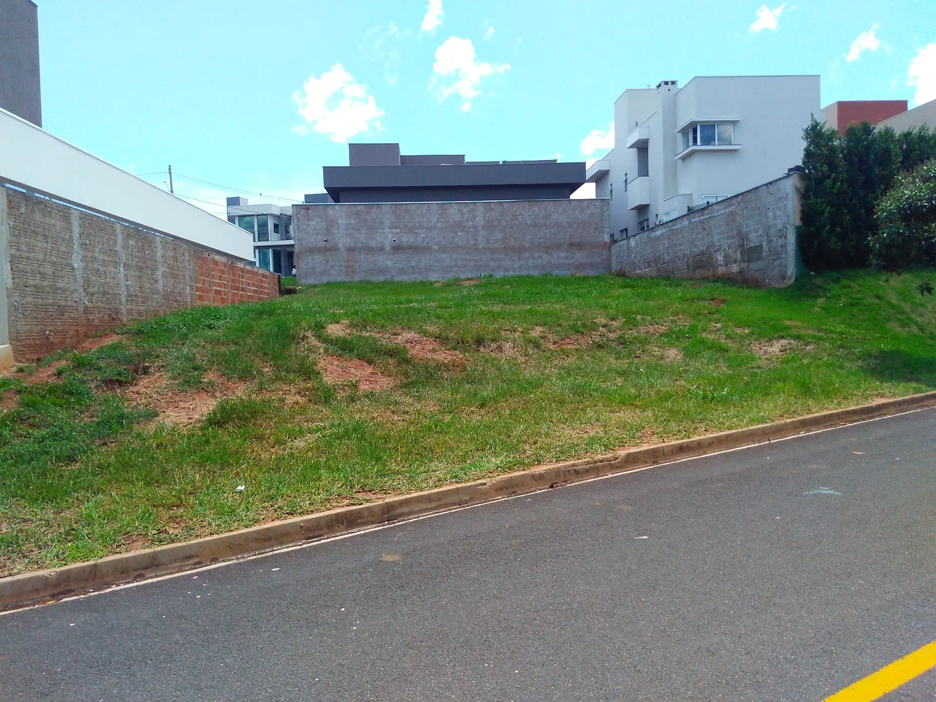 Terreno / Lote / Condomínio à venda — foto 1 de 1