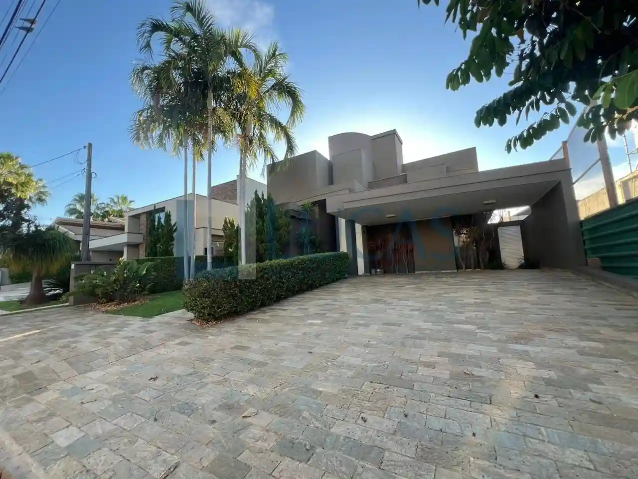Casa de Condomínio com 4 quartos à venda, 345m² — foto 1 de 25