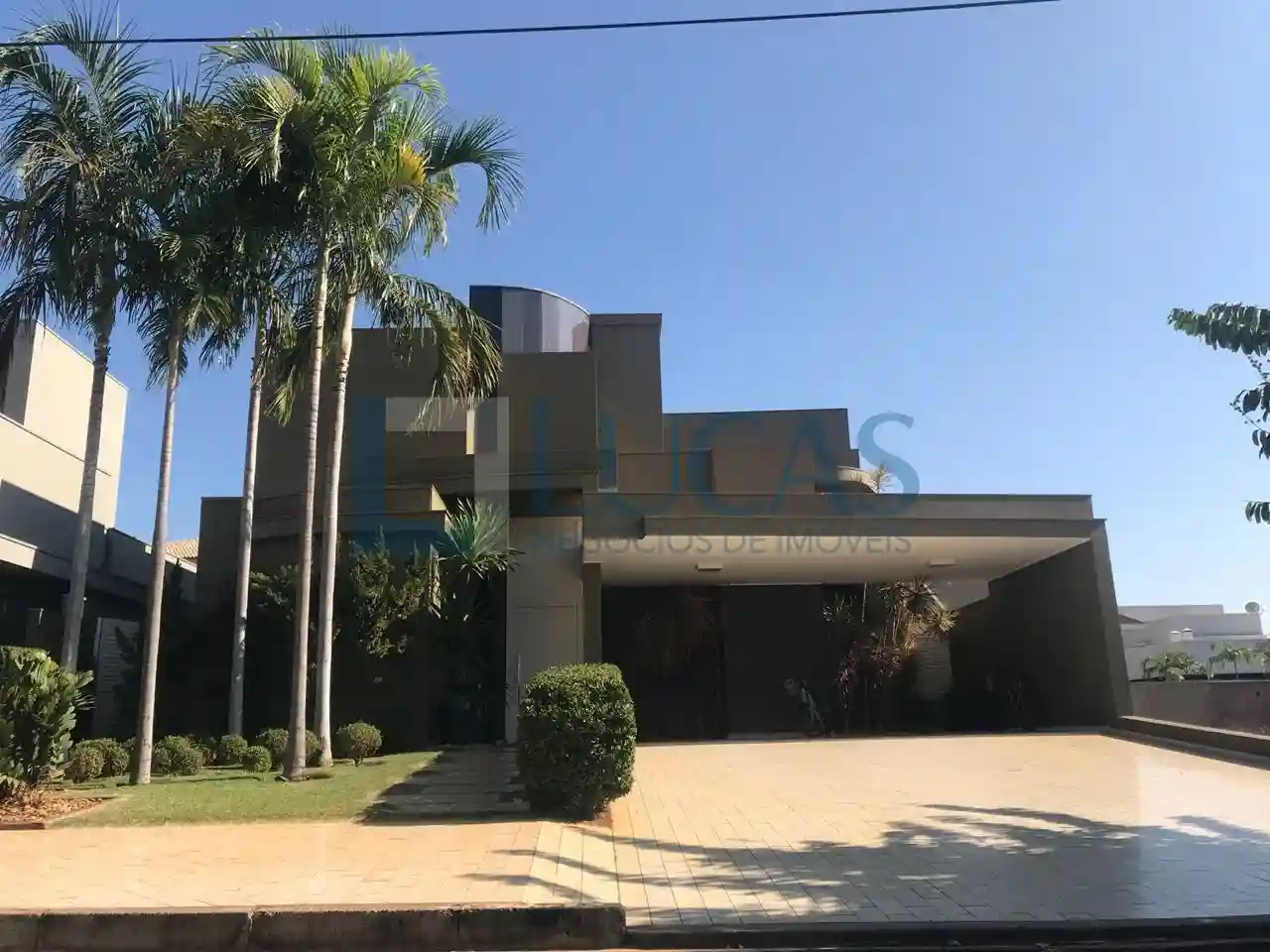 Casa de Condomínio com 4 quartos à venda, 345m² — foto 2 de 25