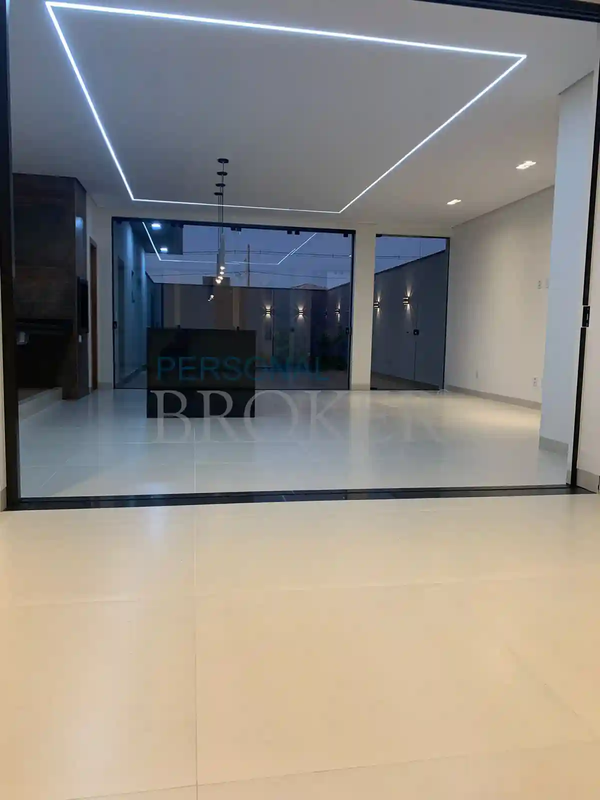 Casa de Condomínio com 3 quartos à venda, 220m² — foto 4 de 10
