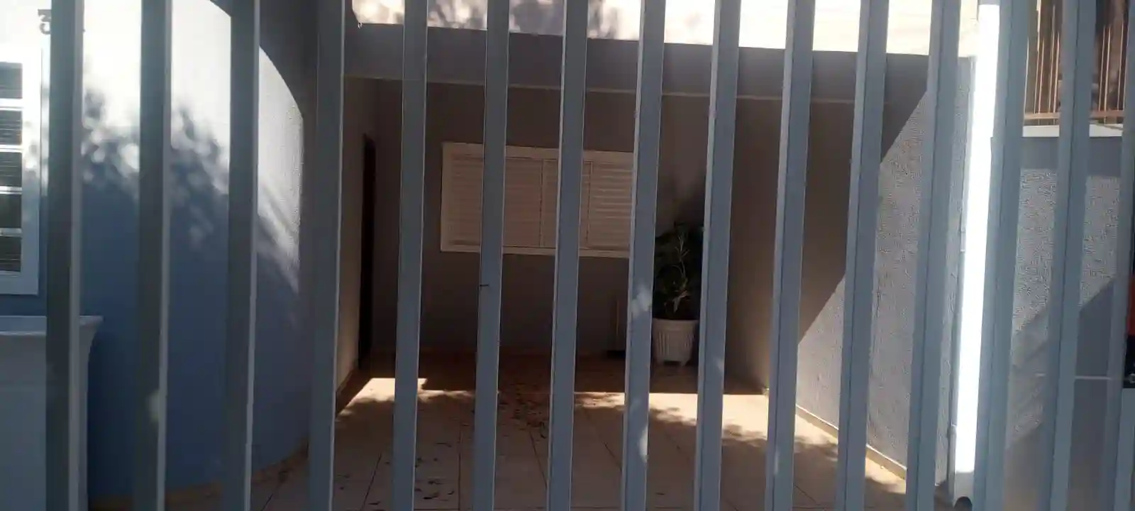 Casa com 3 quartos à venda, 270m² — foto 2 de 13
