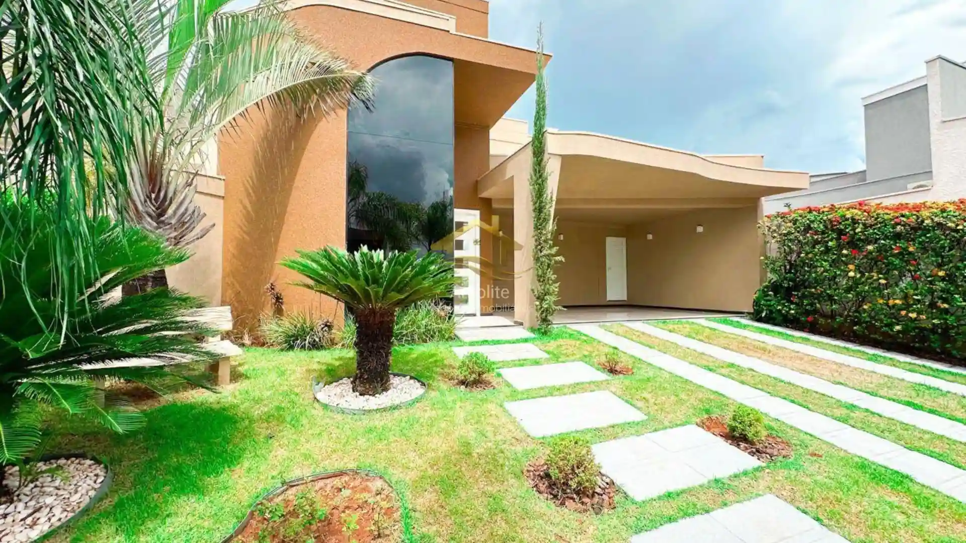 Casa de Condomínio com 3 quartos à venda, 220m² — foto 1 de 30