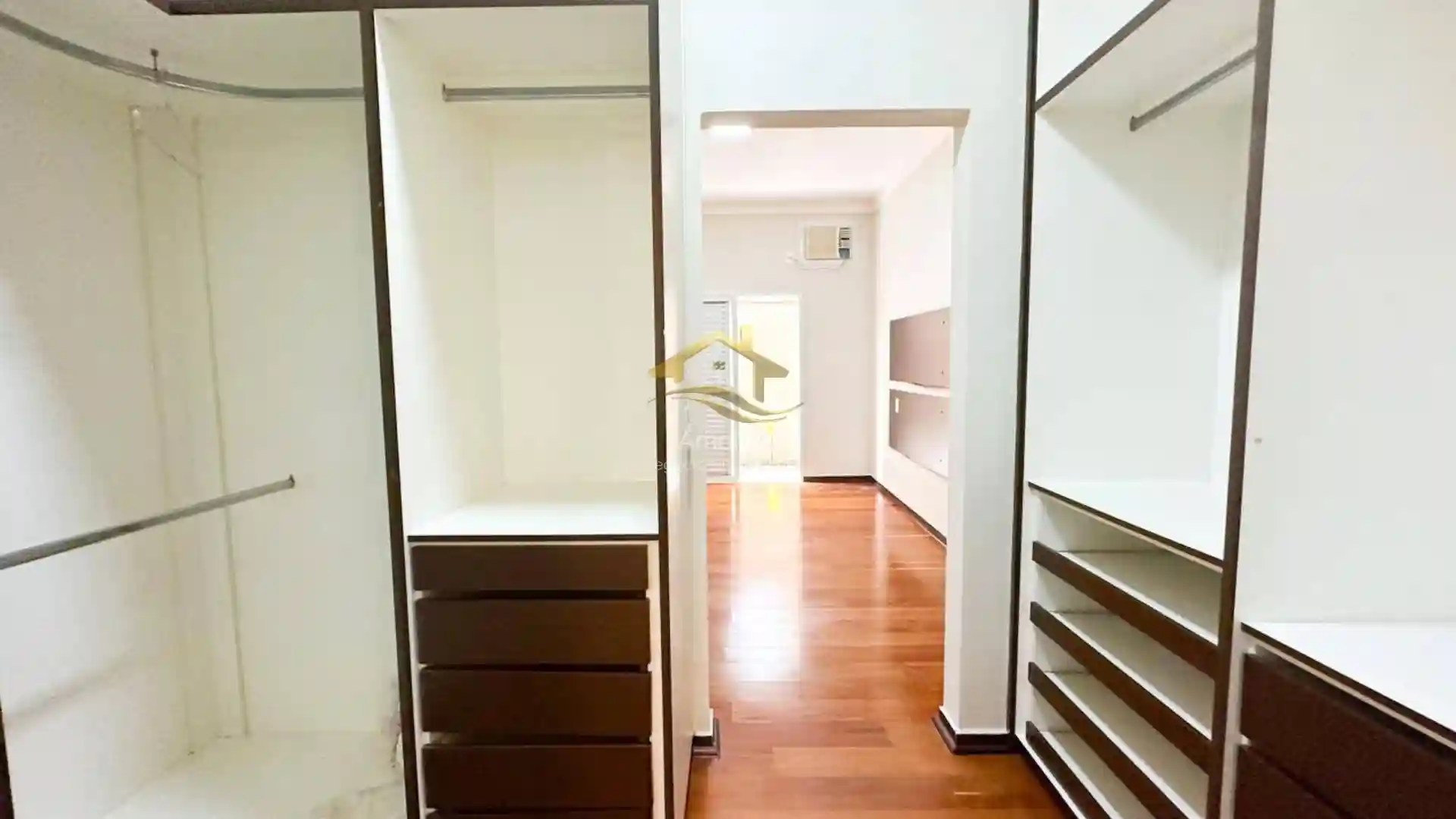 Casa de Condomínio com 3 quartos à venda, 220m² — foto 14 de 30
