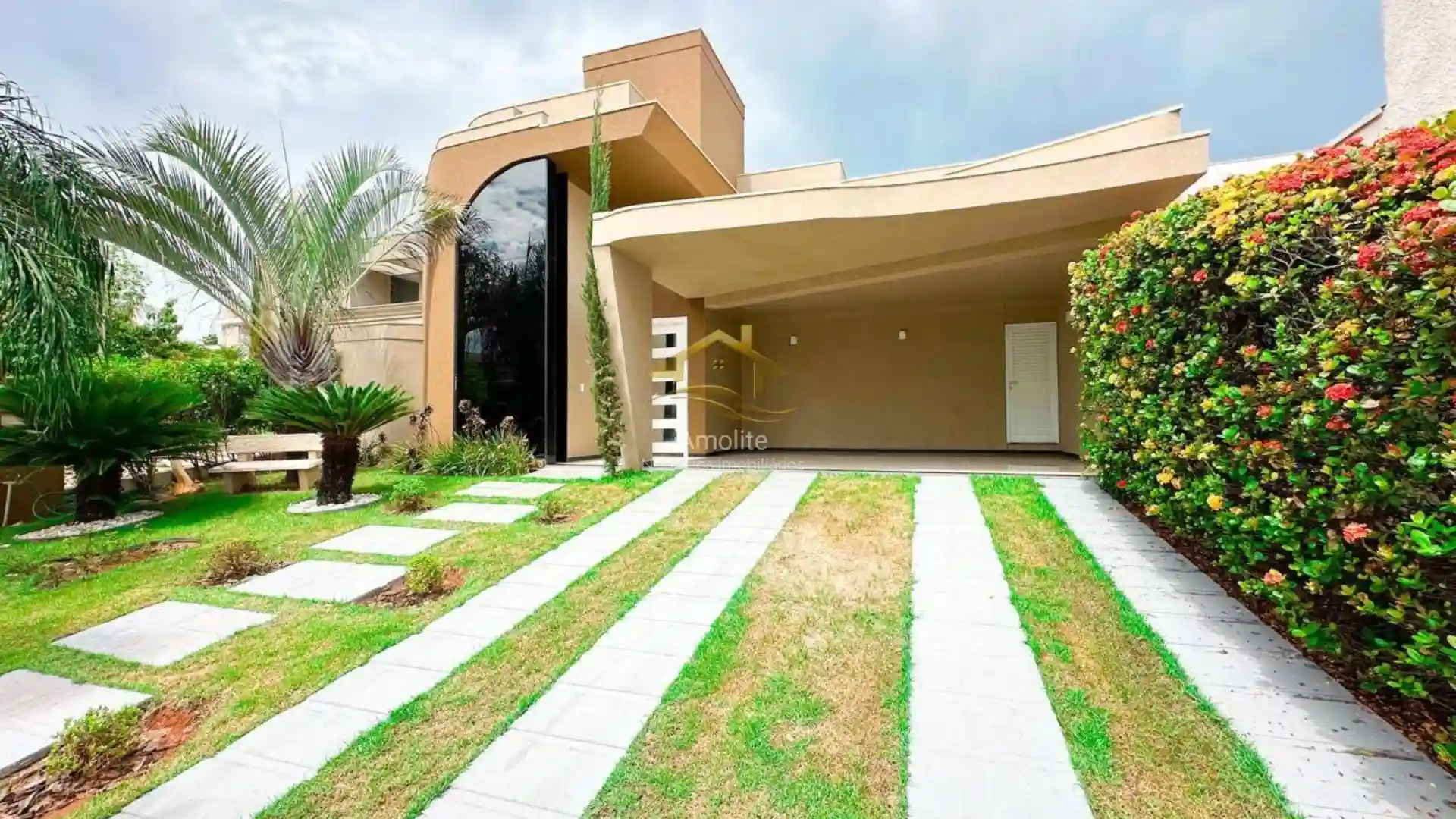 Casa de Condomínio com 3 quartos à venda, 220m² — foto 2 de 30
