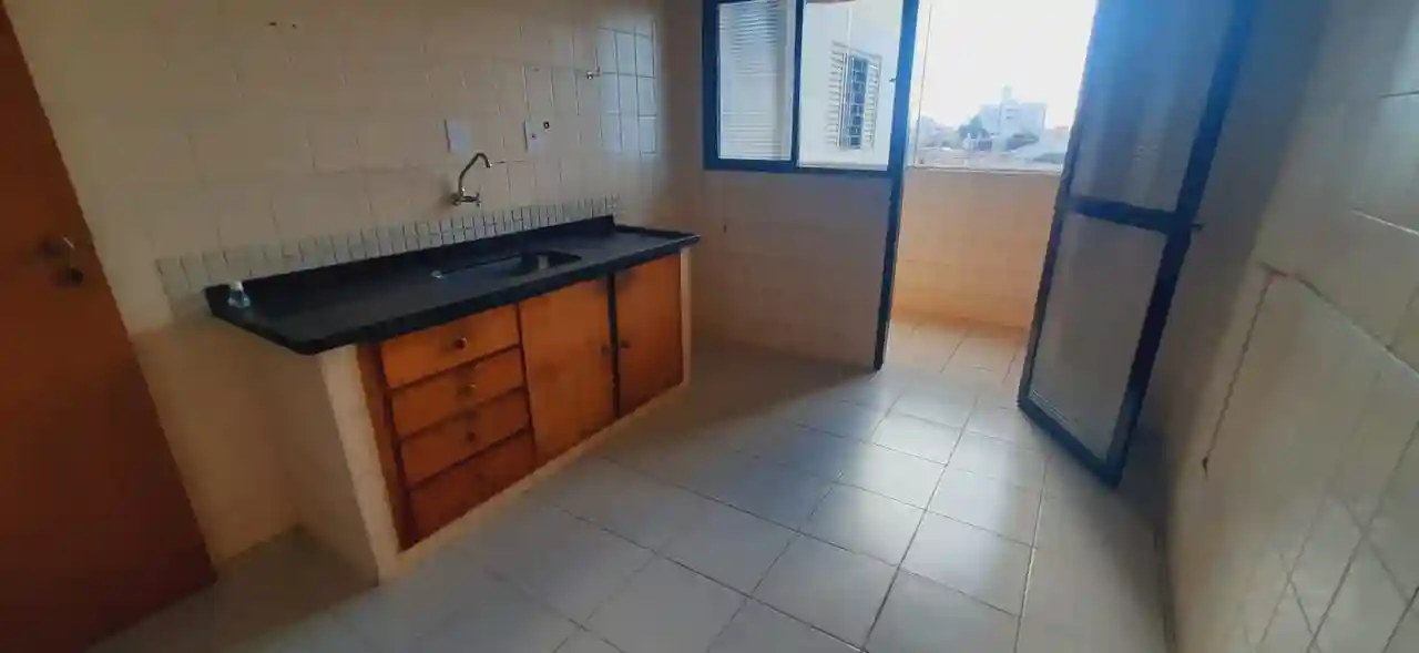 Apartamento com 3 quartos à venda, 100m² — foto 2 de 4