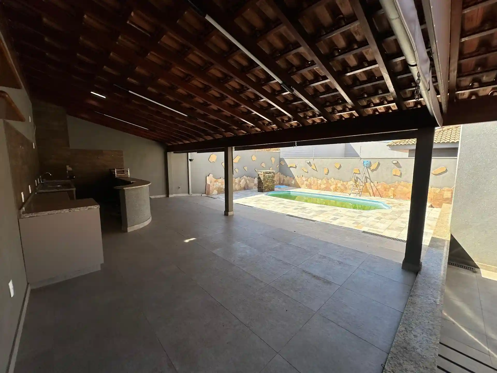Casa com 3 quartos à venda, 220m² — foto 1 de 29