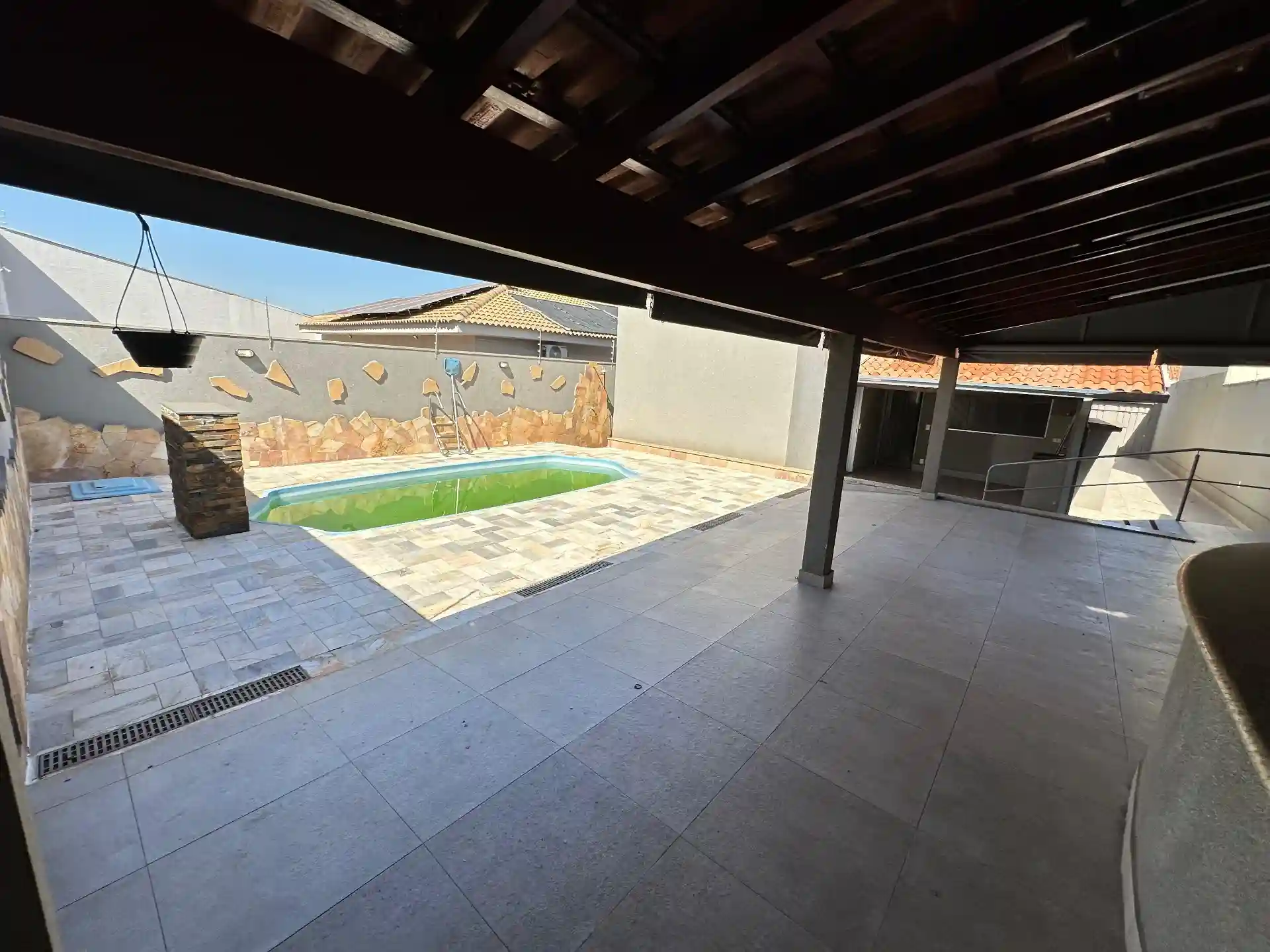 Casa com 3 quartos à venda, 220m² — foto 2 de 29