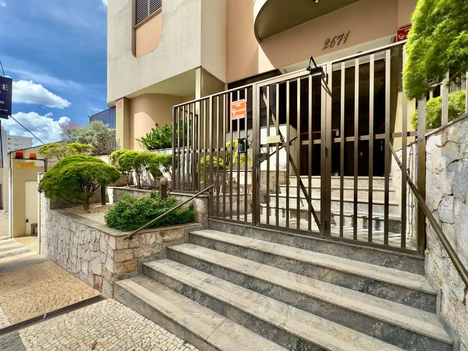 Apartamento com 4 quartos à venda, 108m² — foto 1 de 25