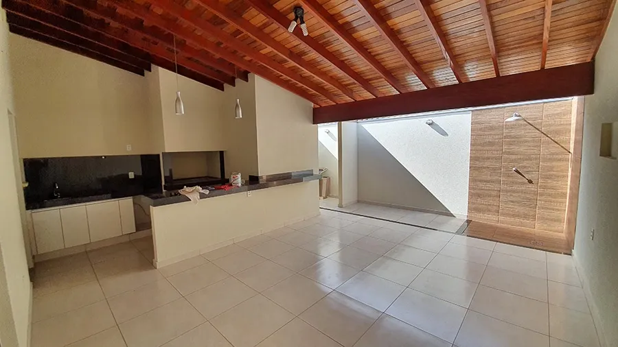 Casa de Condomínio com 3 quartos para aluguel, 130m² — foto 1 de 21