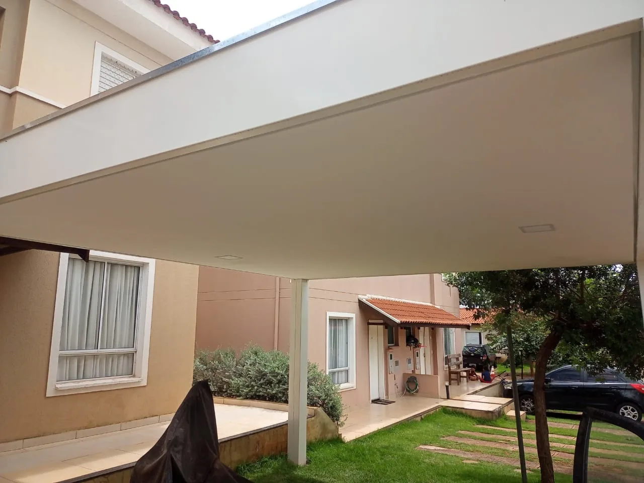 Casa de Condomínio com 3 quartos para aluguel, 130m² — foto 2 de 21