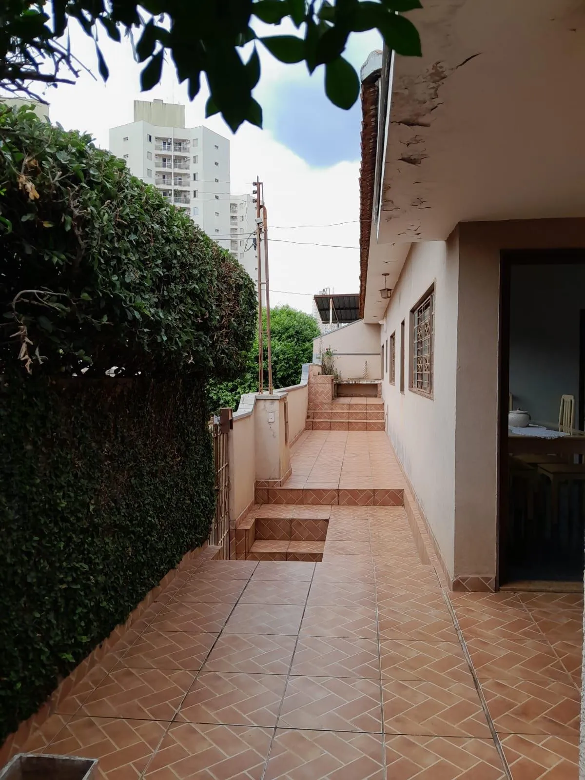 Casa com 3 quartos à venda, 242m² — foto 1 de 25