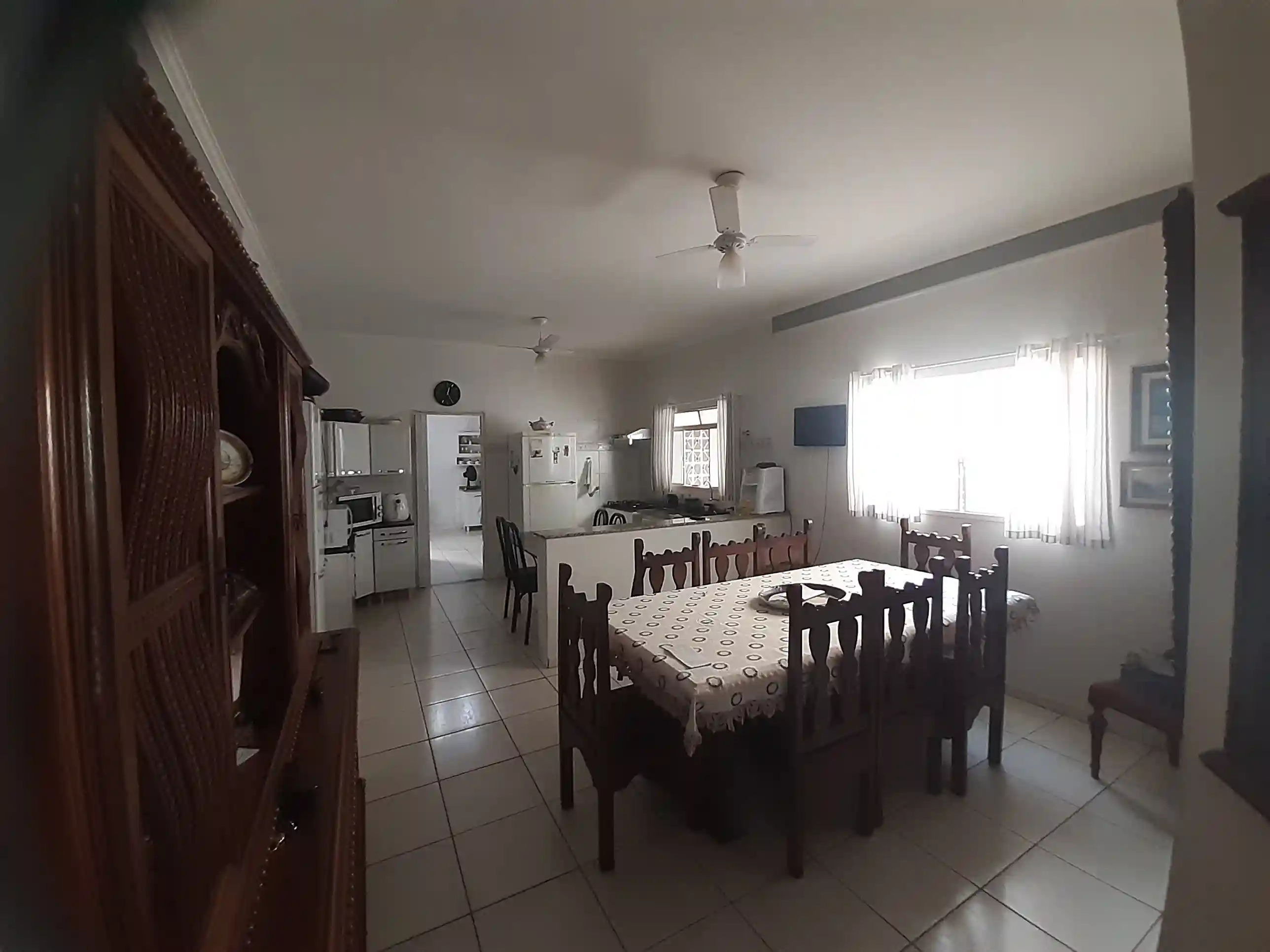 Casa com 4 quartos à venda, 228m² — foto 2 de 10