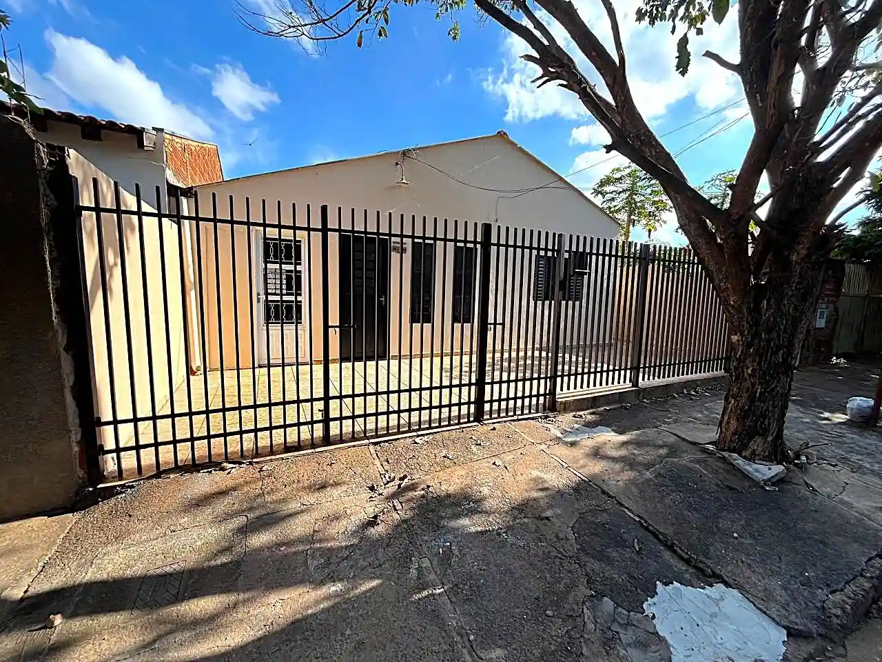 Casa com 2 quartos à venda, 200m² — foto 1 de 21