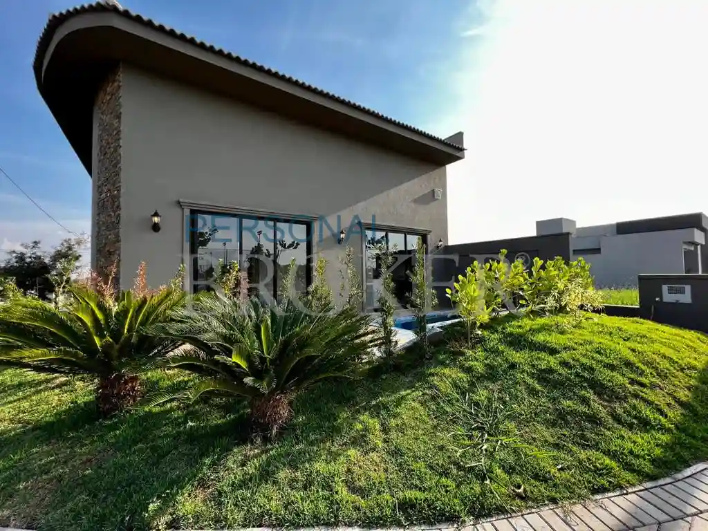 Casa de Condomínio à venda — foto 1 de 10