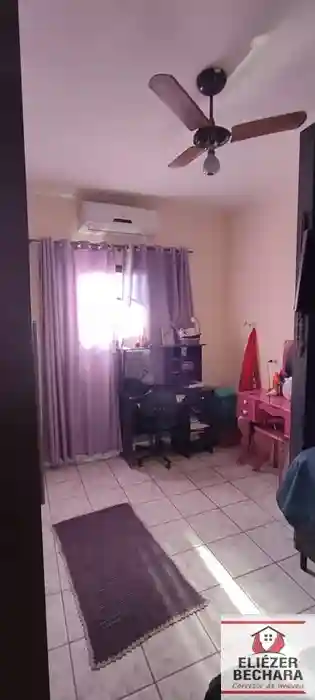 Casa com 3 quartos à venda, 240m² — foto 1 de 33