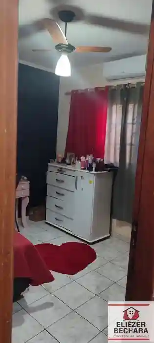 Casa com 3 quartos à venda, 240m² — foto 2 de 33
