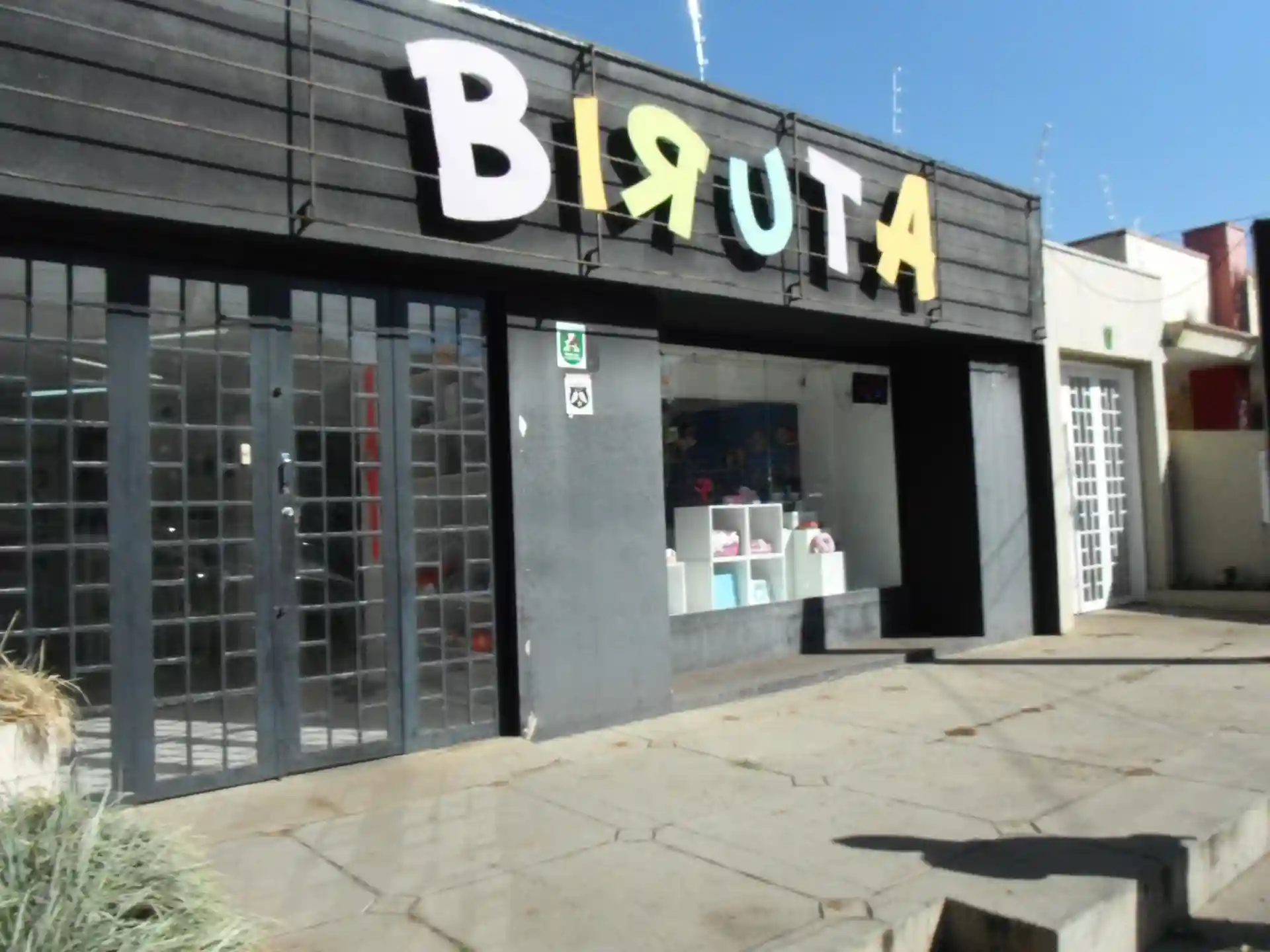 Casa Comercial com 5 quartos para aluguel, 315m² — foto 1 de 3