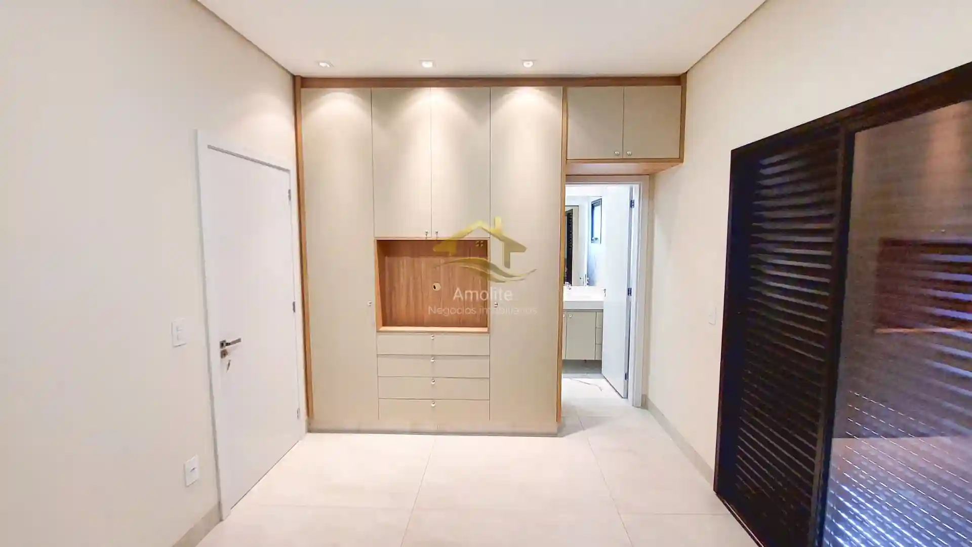 Casa de Condomínio com 3 quartos à venda, 230m² — foto 18 de 39