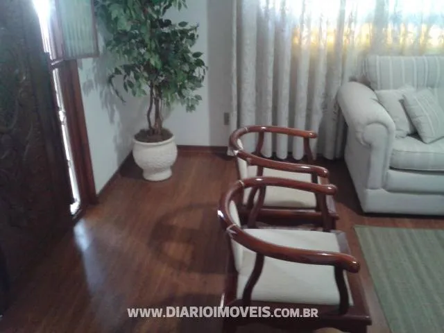 Casa à venda — foto 2 de 2