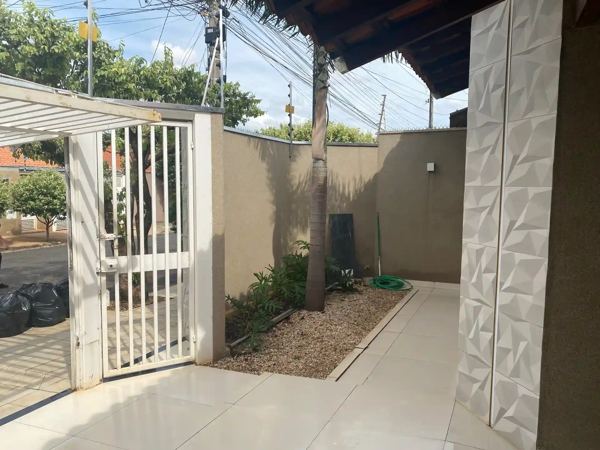 Casa com 3 quartos à venda, 200m² — foto 2 de 27