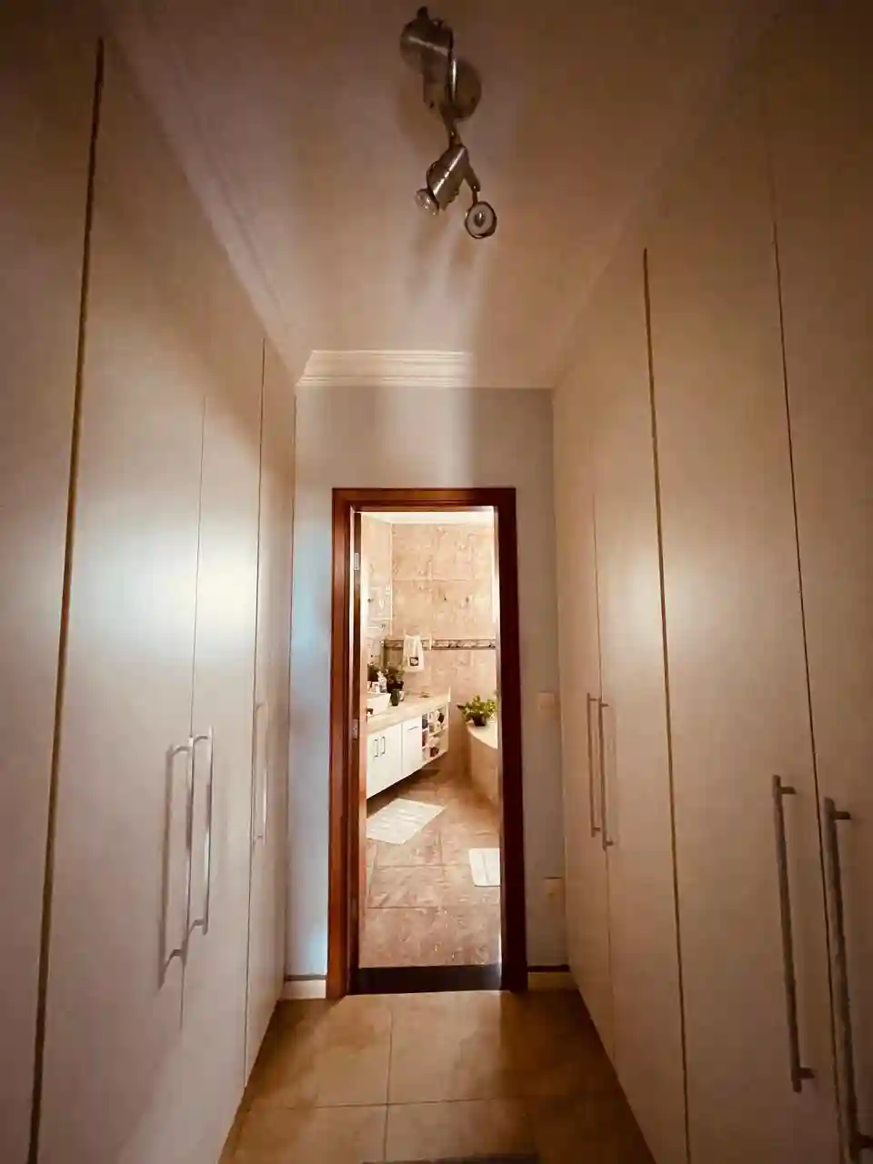 Casa de Condomínio com 4 quartos para aluguel, 650m² — foto 5 de 20