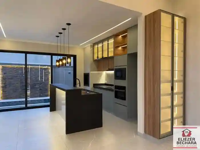 Casa com 3 quartos à venda, 135m² — foto 2 de 9