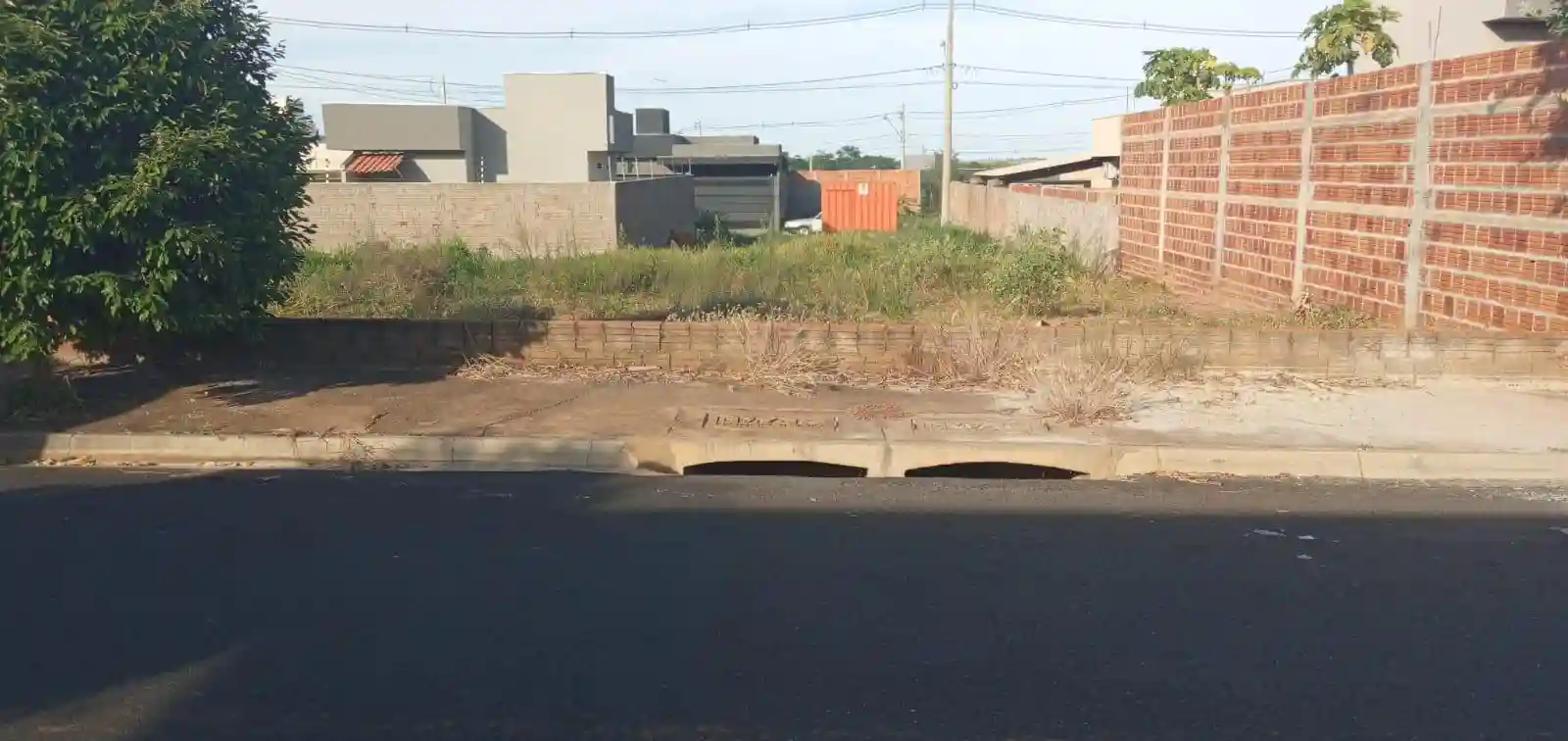 Terreno / Lote / Condomínio  à venda, 200m² — foto 2 de 2