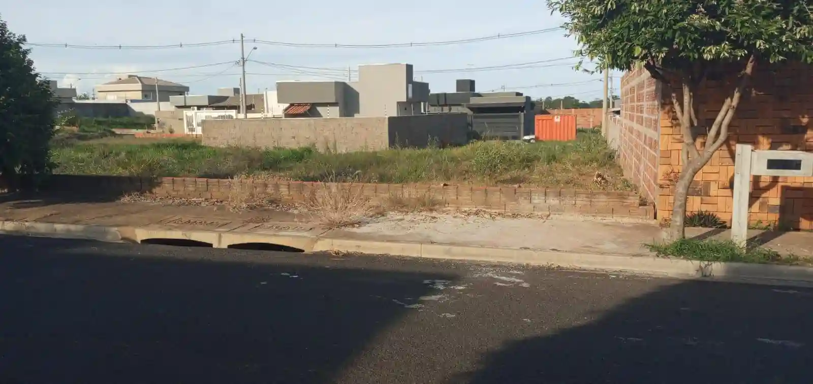 Terreno / Lote / Condomínio  à venda, 200m² — foto 1 de 2