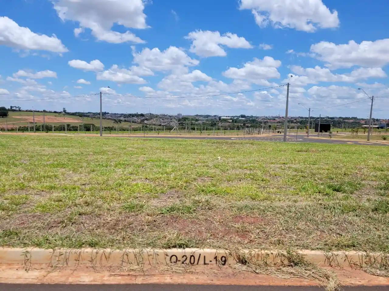 Terreno / Lote / Condomínio  à venda, 209m² — foto 2 de 2
