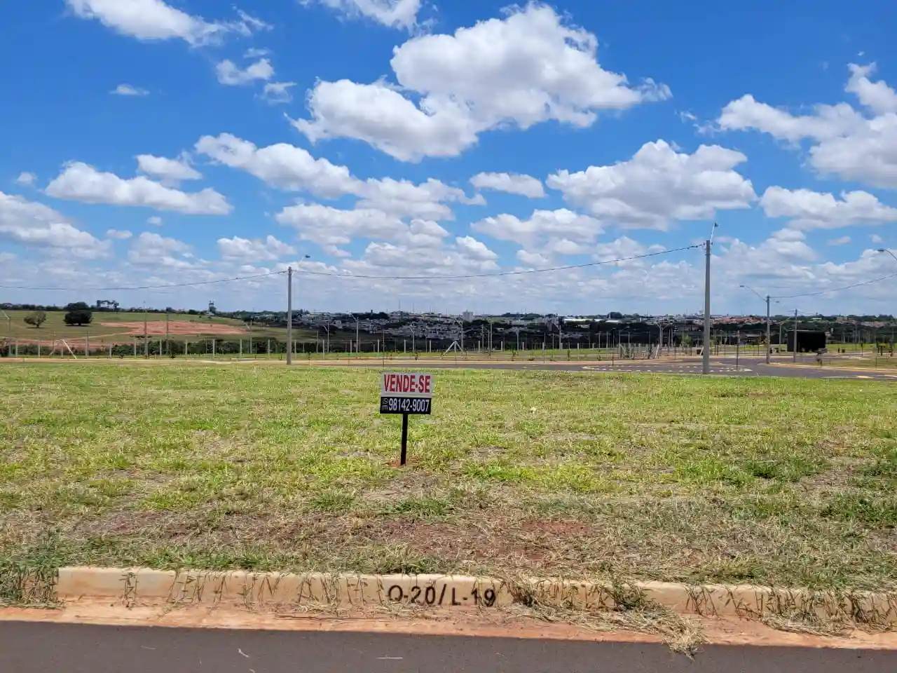Terreno / Lote / Condomínio  à venda, 209m² — foto 1 de 2