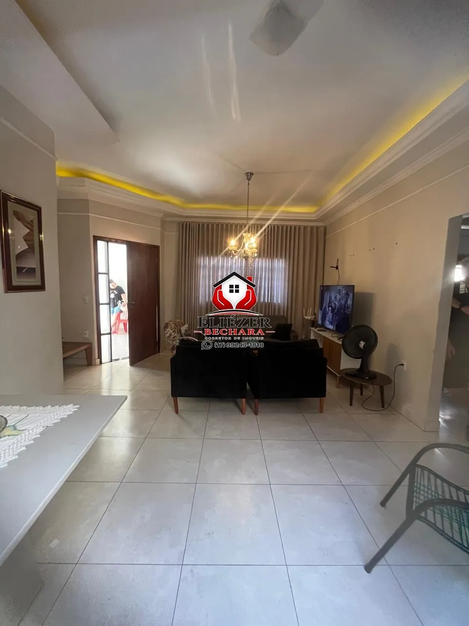 Casa com 3 quartos à venda, 154m² — foto 2 de 6