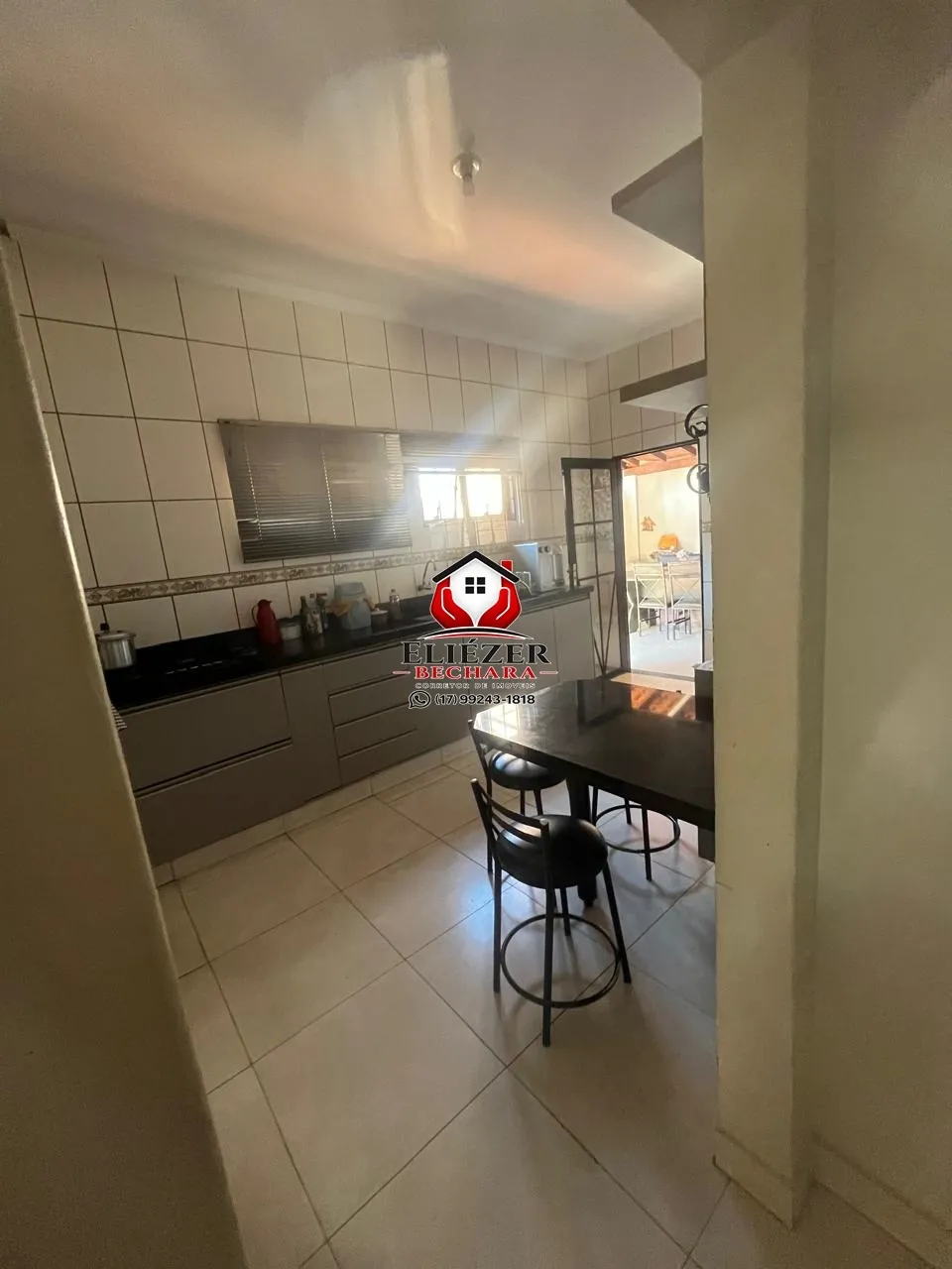 Casa com 3 quartos à venda, 154m² — foto 3 de 6