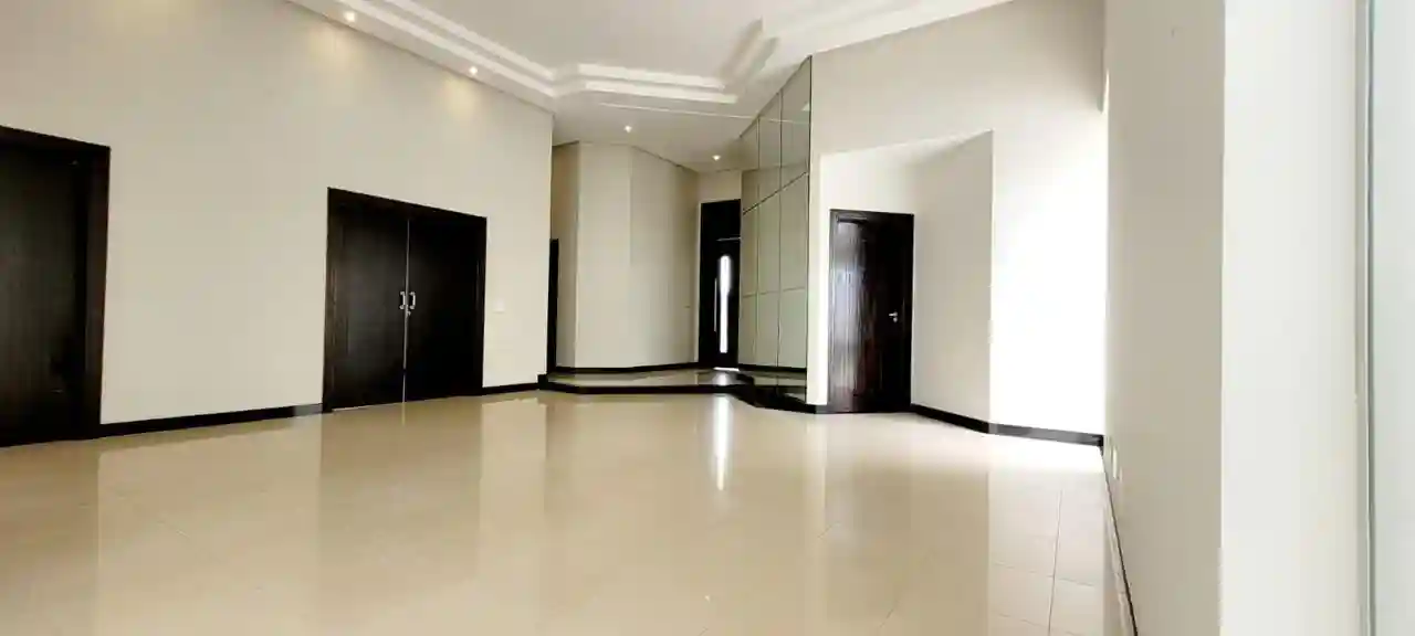 Casa de Condomínio com 4 quartos à venda, 280m² — foto 4 de 16