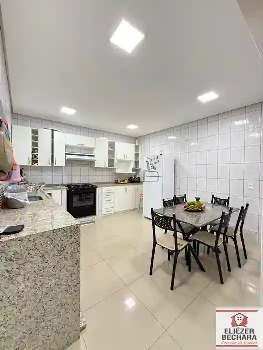 Casa com 4 quartos à venda, 190m² — foto 16 de 18