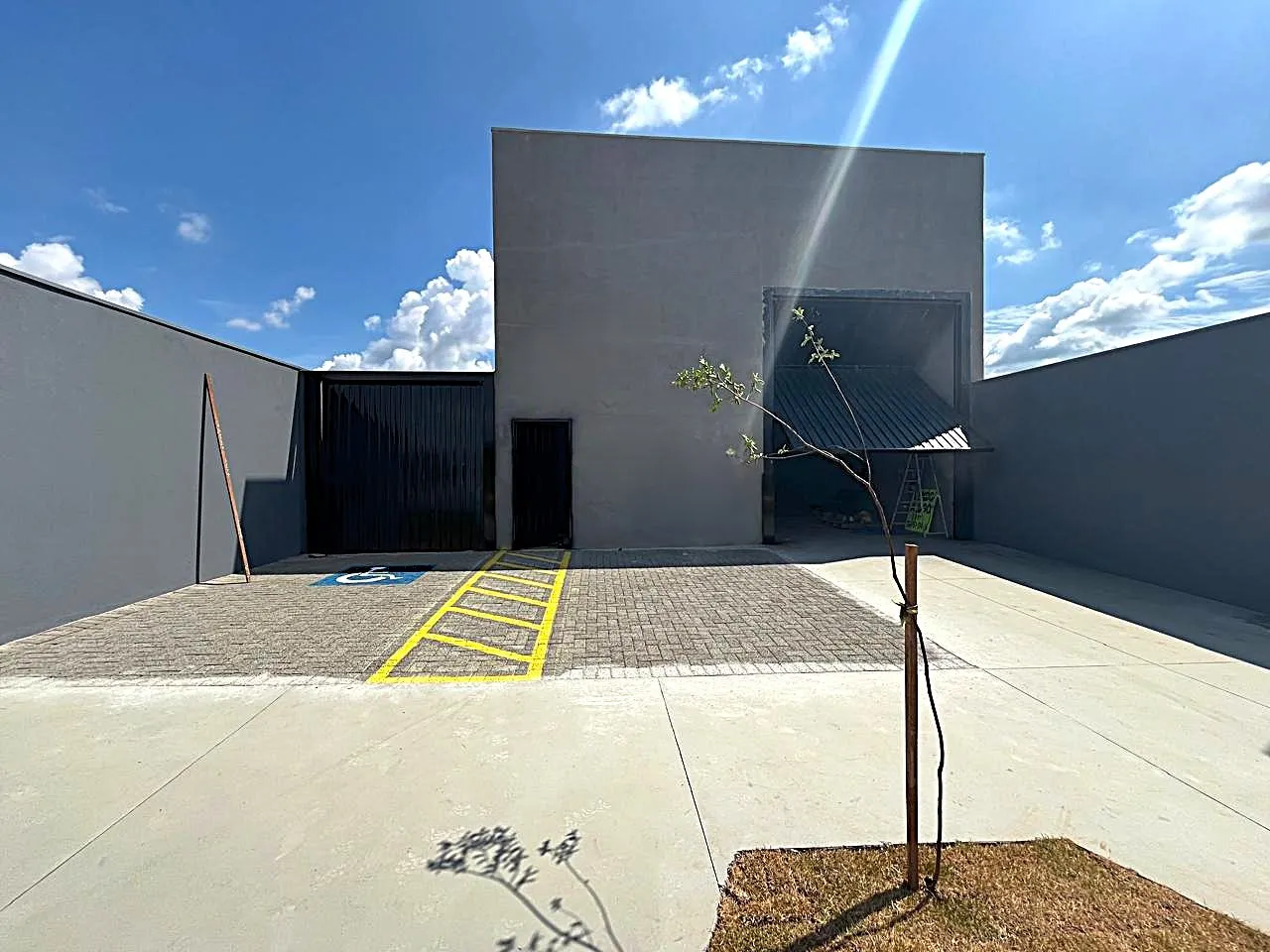 Loja / Salão / Ponto Comercial para aluguel, 214m² — foto 1 de 14