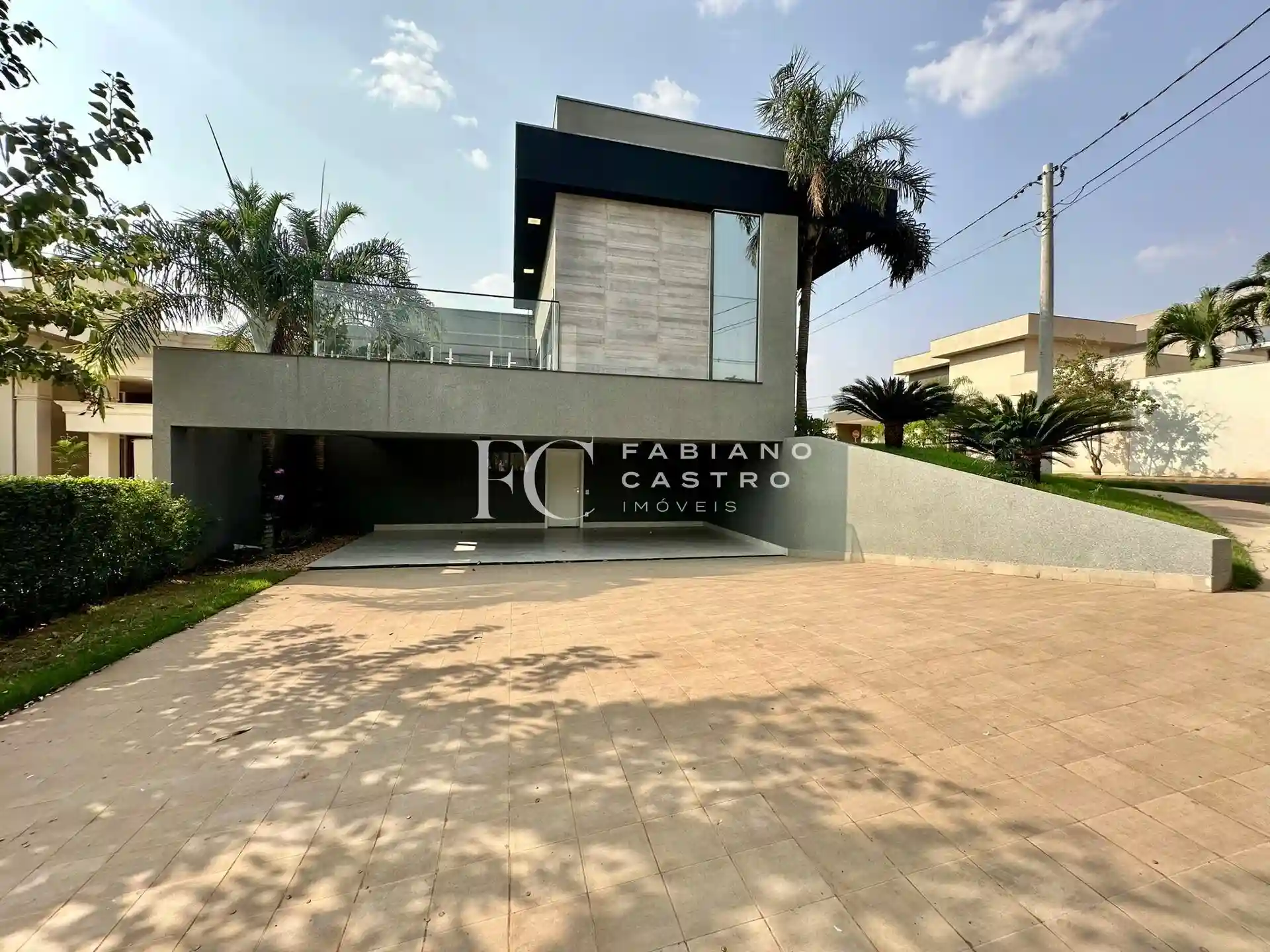 Casa de Condomínio com 3 quartos à venda, 260m² — foto 3 de 32