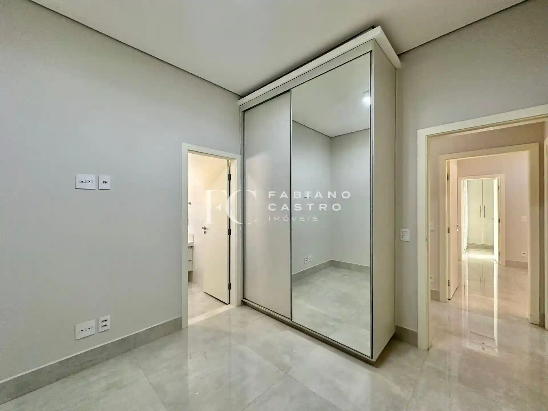 Casa de Condomínio com 3 quartos à venda, 260m² — foto 17 de 32