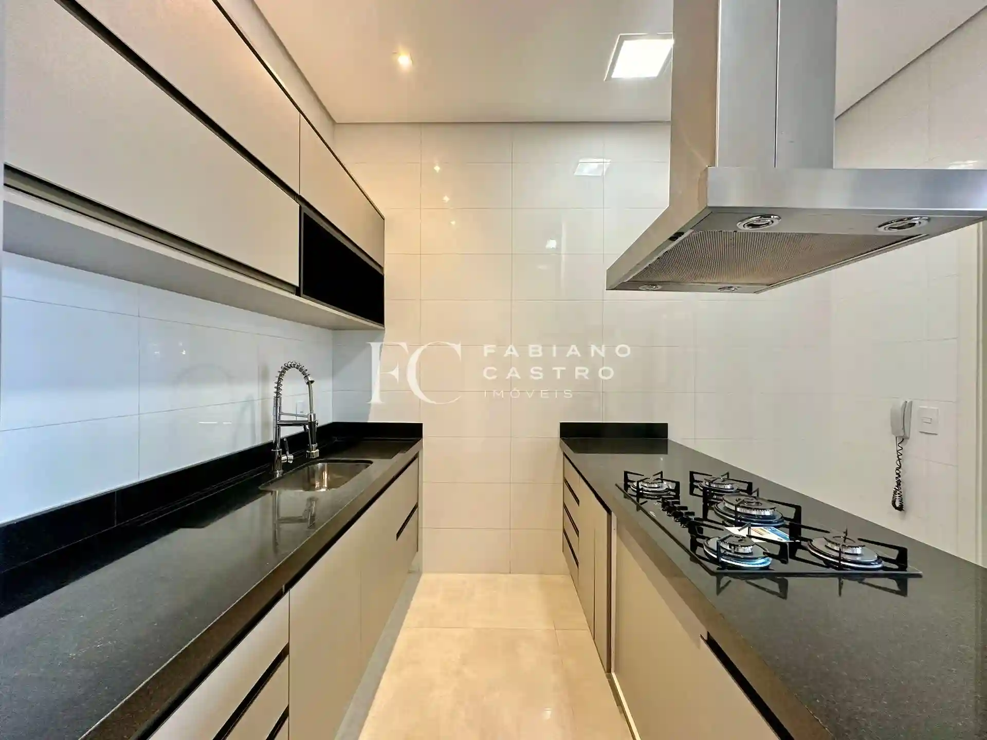 Casa de Condomínio com 3 quartos à venda, 260m² — foto 13 de 32