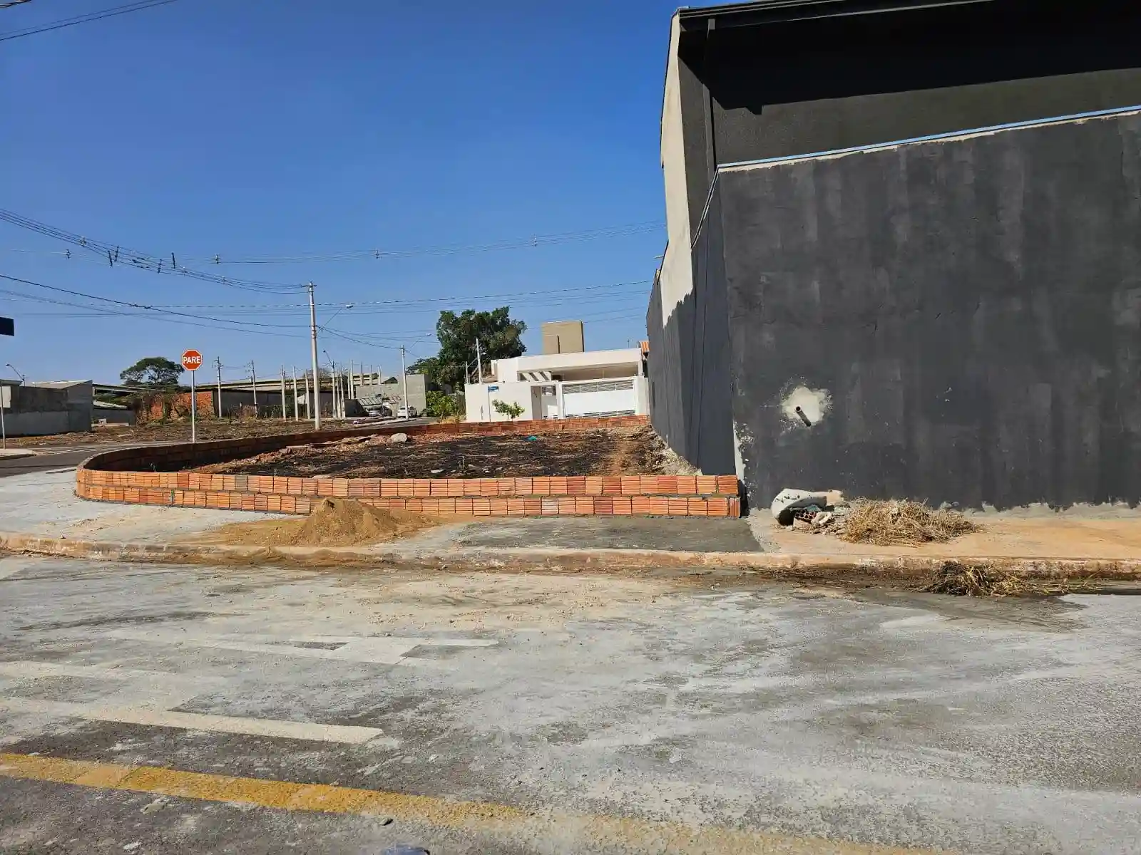 Terreno / Lote / Condomínio  à venda, 230m² — foto 2 de 5