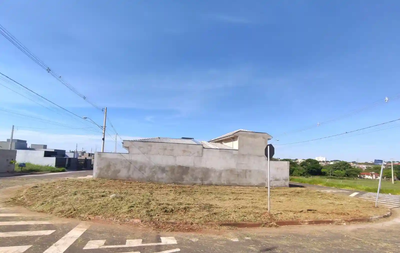 Terreno / Lote / Condomínio  à venda, 230m² — foto 1 de 5